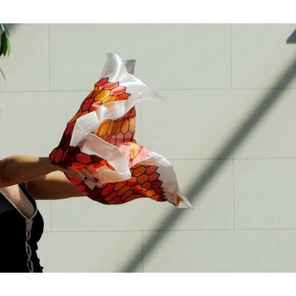 Beehive Patterned Vintage Scarf - A Buzzworthy Accent in Sustainable Fashion - Picture 2 of 6